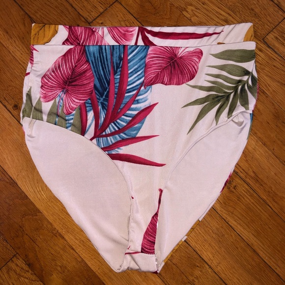 3-piece Fashion Nova swimsuit - Picture 4 of 7